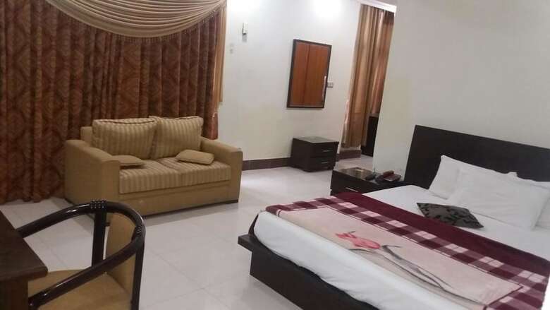 Hotel Larish Residency