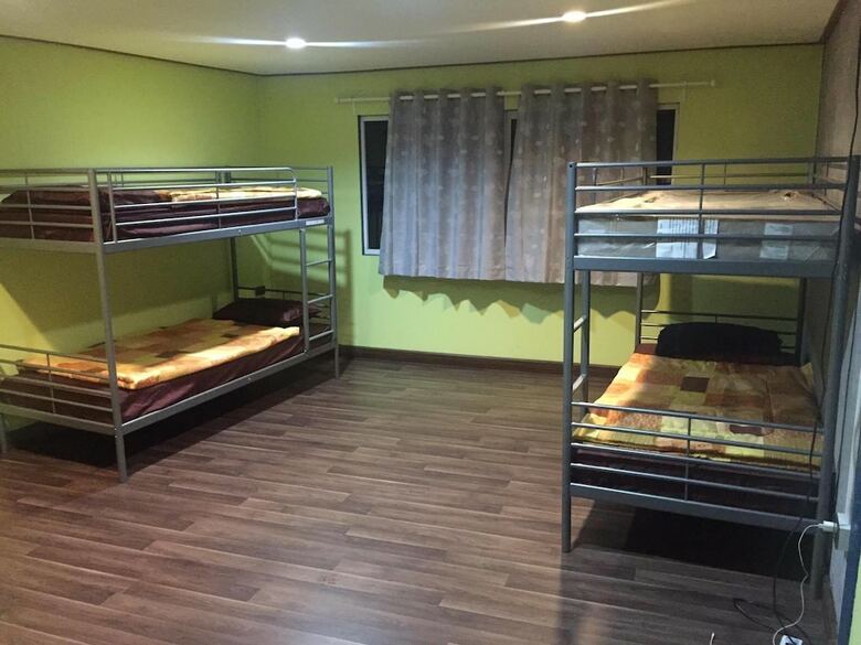 Hostal Roi 8 Host