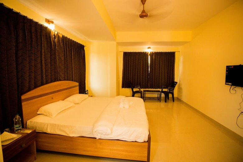 Hotel Candolim Grande