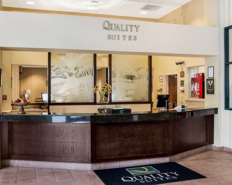 Hotel Quality Suites Lake Wright - Norfolk Airport