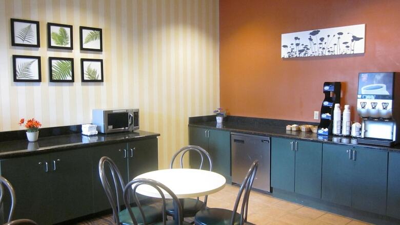 Hotel Quality Suites Lake Wright - Norfolk Airport
