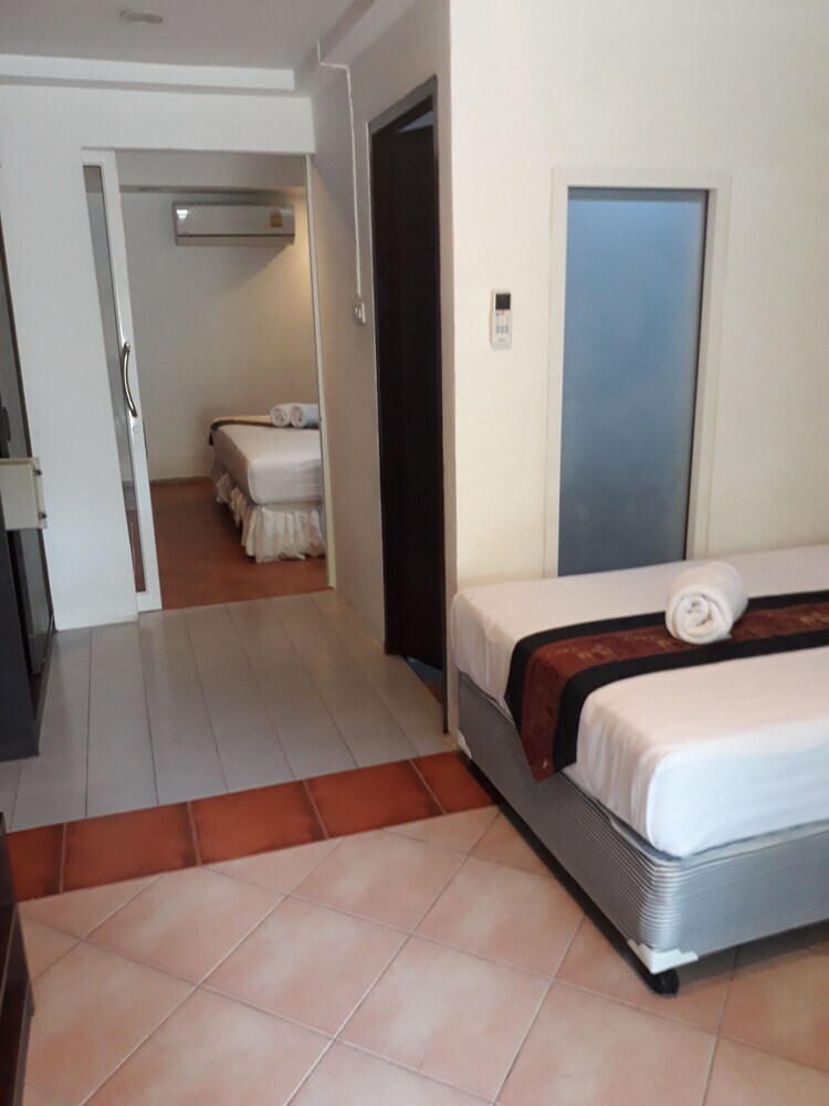 Porterhouse Beach Hotel