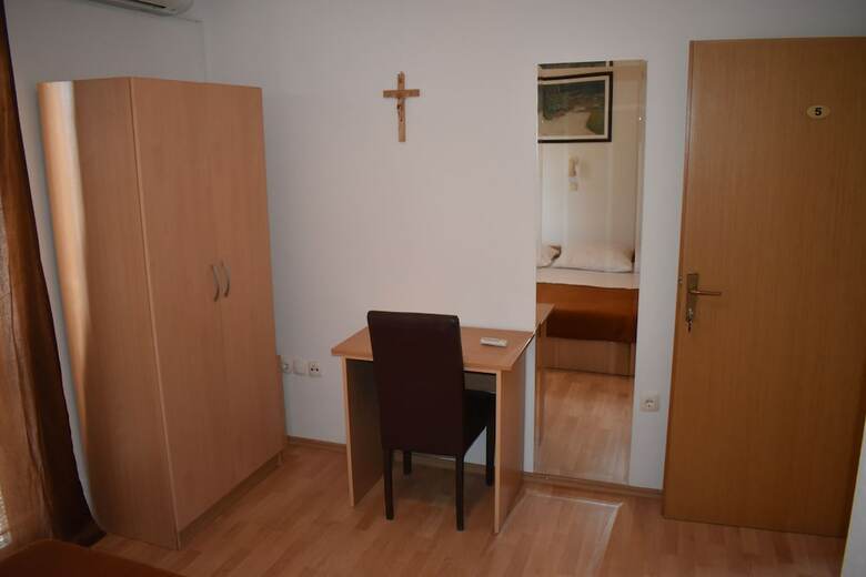 Pension Regina Mundi