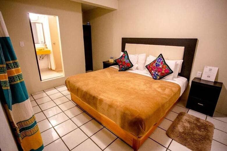 Los Altos Hotel