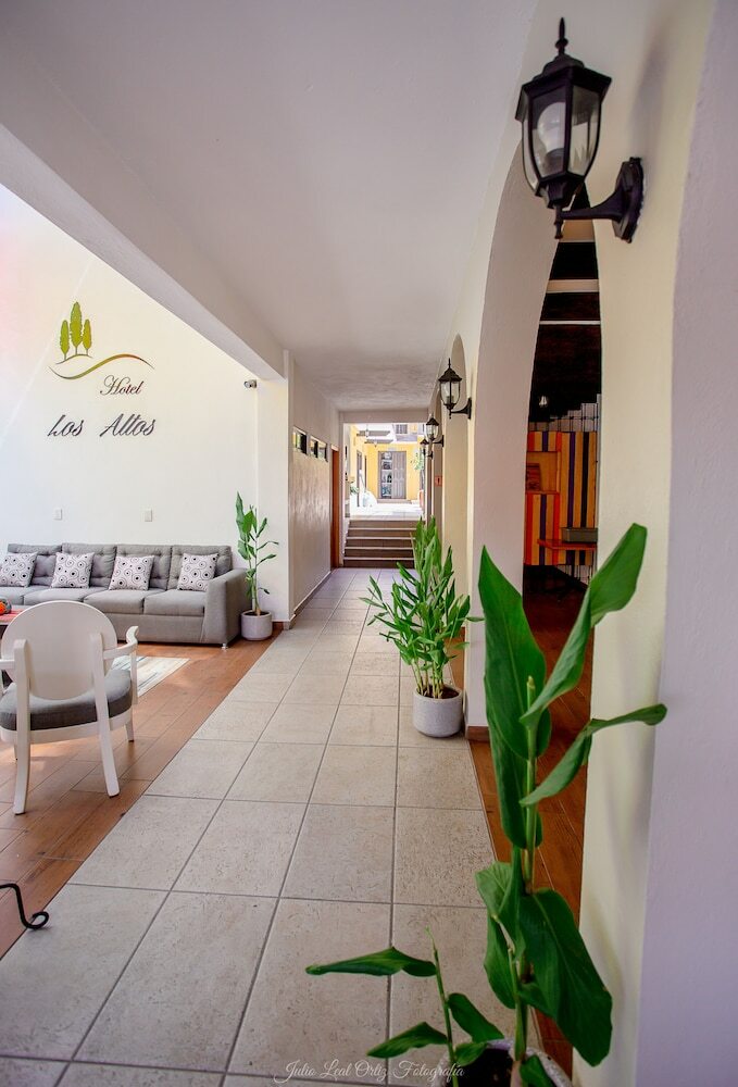 Los Altos Hotel