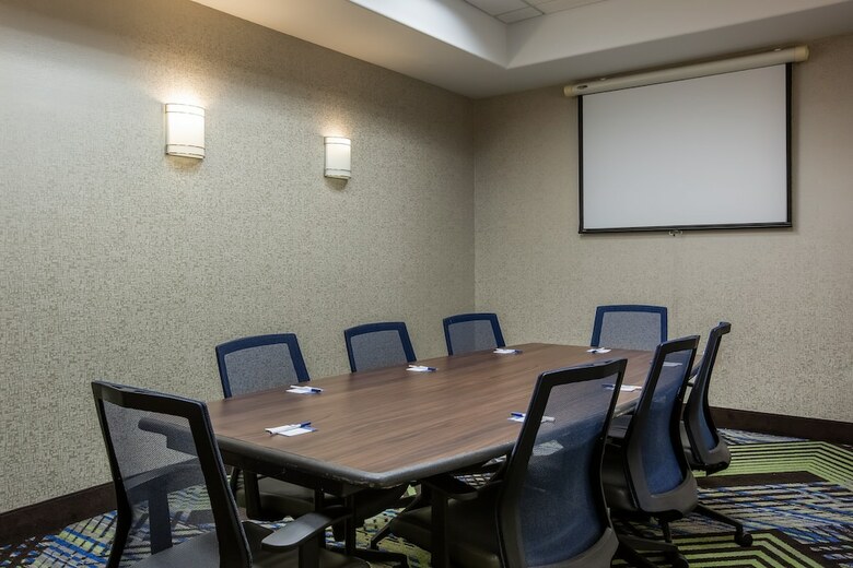 Holiday Inn Express Hotel & Suites Fairburn