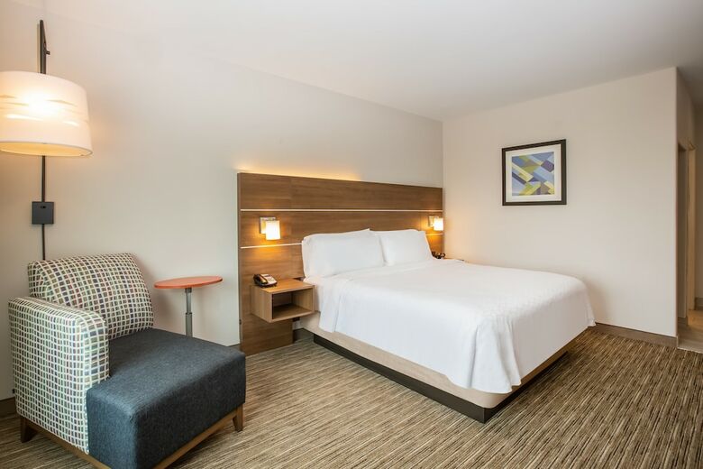 Holiday Inn Express Hotel & Suites Fairburn