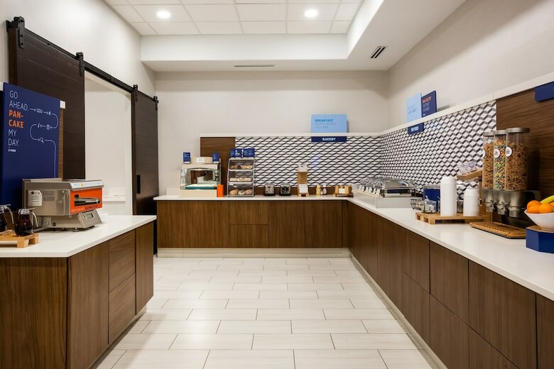 Holiday Inn Express Hotel & Suites Fairburn