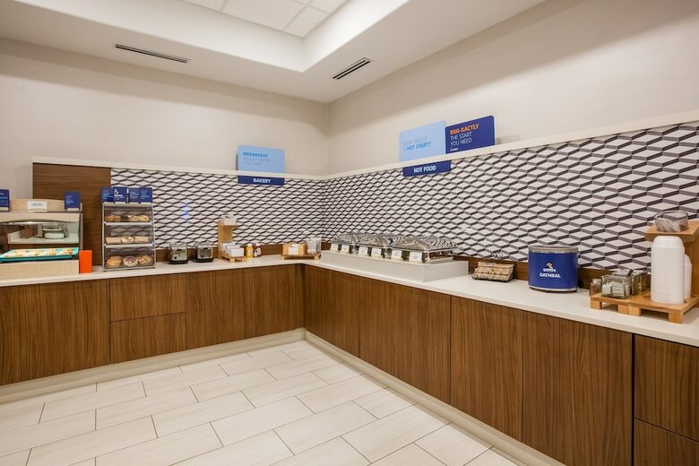 Holiday Inn Express Hotel & Suites Fairburn