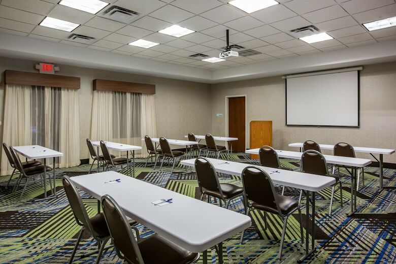 Holiday Inn Express Hotel & Suites Fairburn