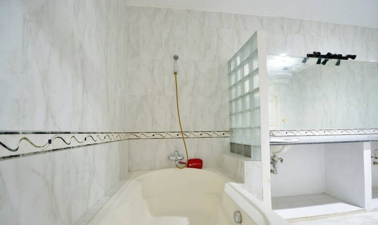 Hotel Zen Rooms Kemang G17 Syariah