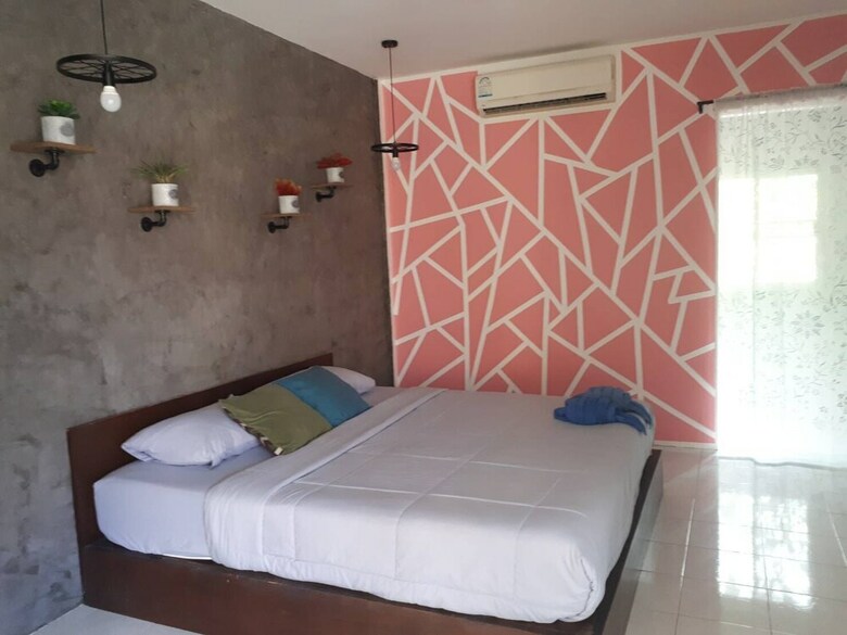 Hotel Insook Ko Larn Guesthouse
