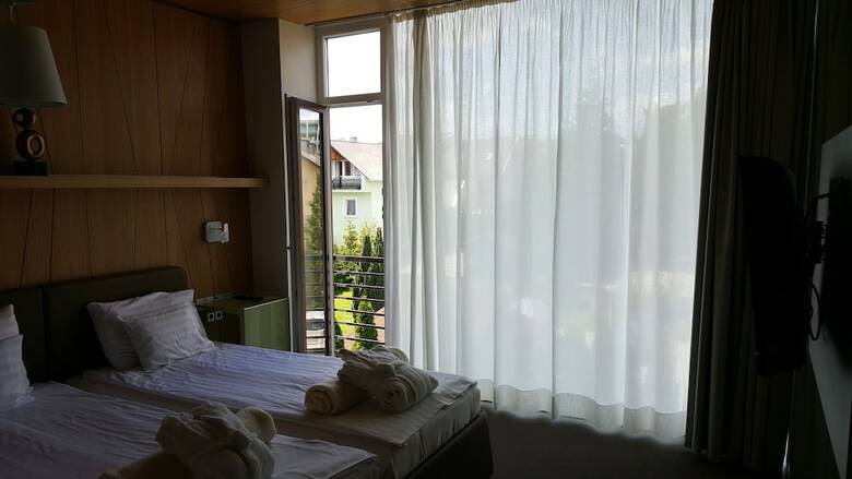 Hotel Zena Beauty & Shopping Center