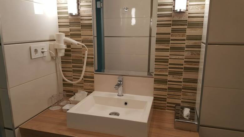 Hotel Zena Beauty & Shopping Center
