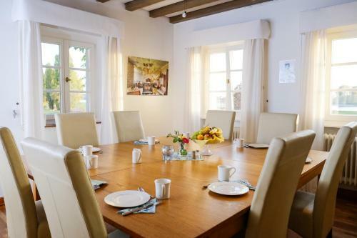 Hostal Rheinriver Guesthouse - Art Hotel