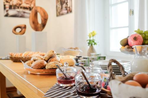 Hostal Rheinriver Guesthouse - Art Hotel