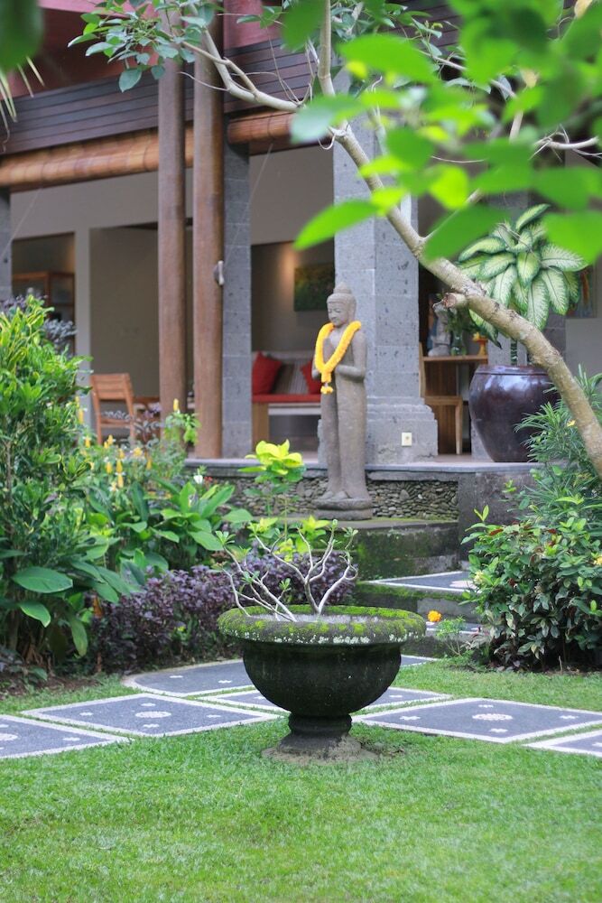 Hotel Sarin Ubud Suites