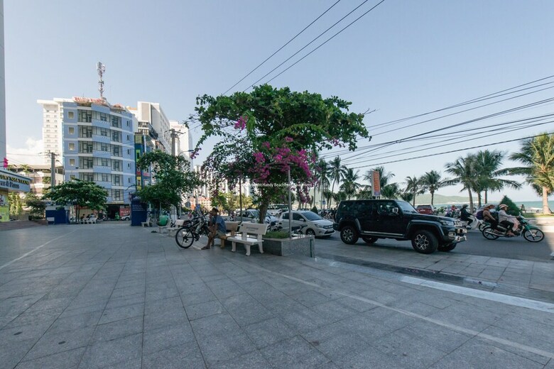 Handy Beachfront Apartment