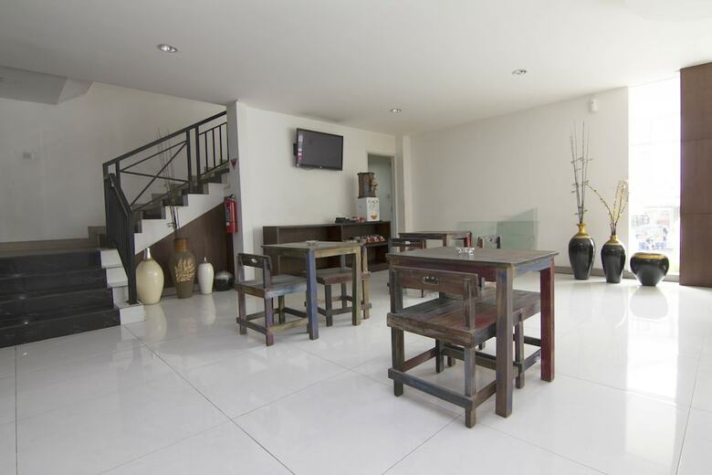 Hotel Reddoorz Near Universitas Diponegoro