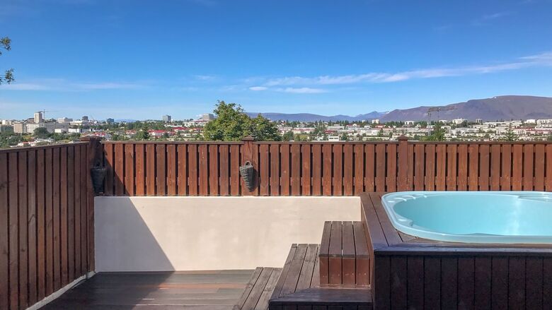 Sjf Villa With Hot Tub And Mountain View