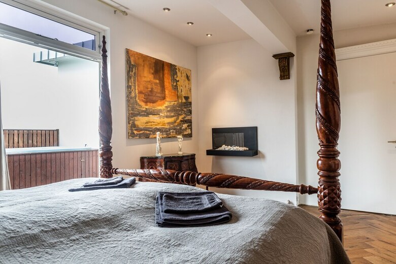 Sjf Villa With Hot Tub And Mountain View