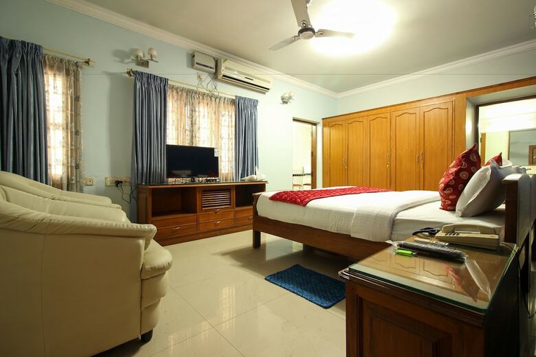 Hotel Oyo 6955 Eyrie Comfort Suites