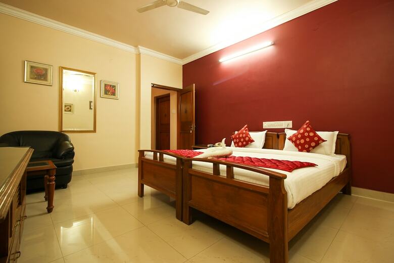 Hotel Oyo 6955 Eyrie Comfort Suites