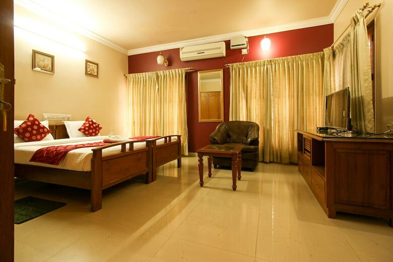 Hotel Oyo 6955 Eyrie Comfort Suites