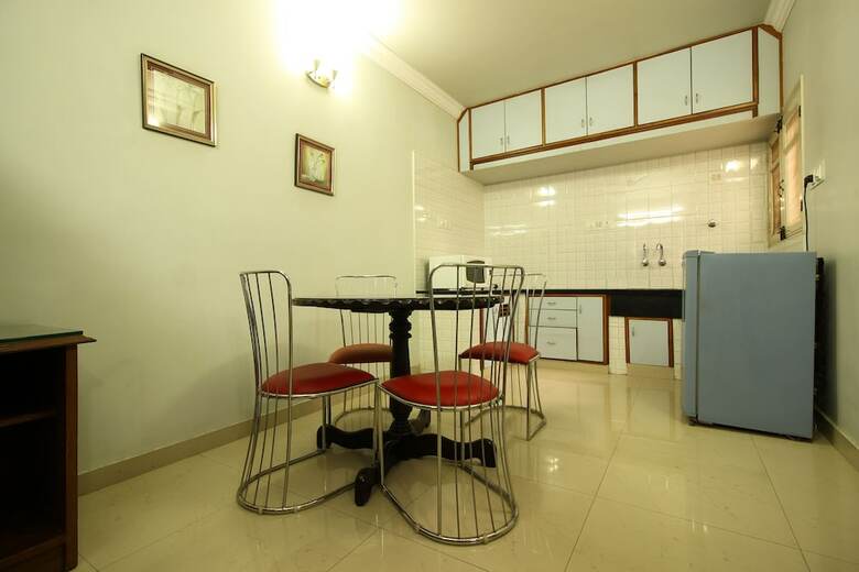 Hotel Oyo 6955 Eyrie Comfort Suites