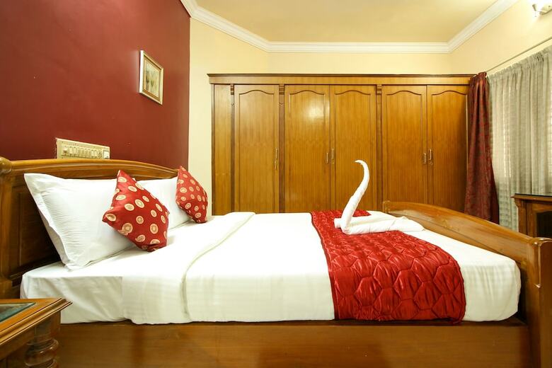 Hotel Oyo 6955 Eyrie Comfort Suites