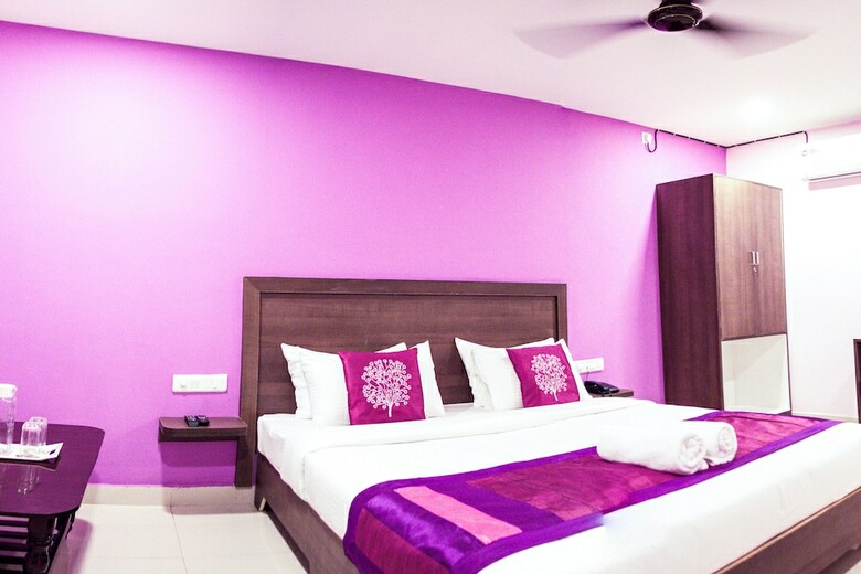 Hotel Oyo 5683 Sri Sai Suites