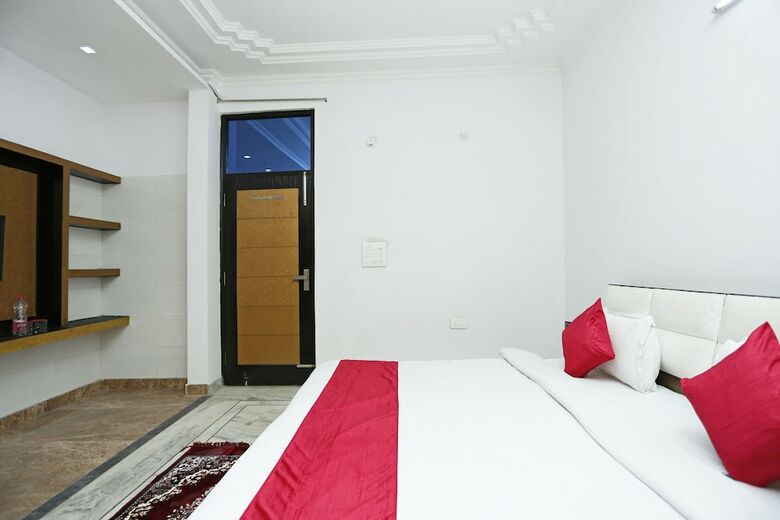 Hotel Oyo 8481 Le Tara Residency