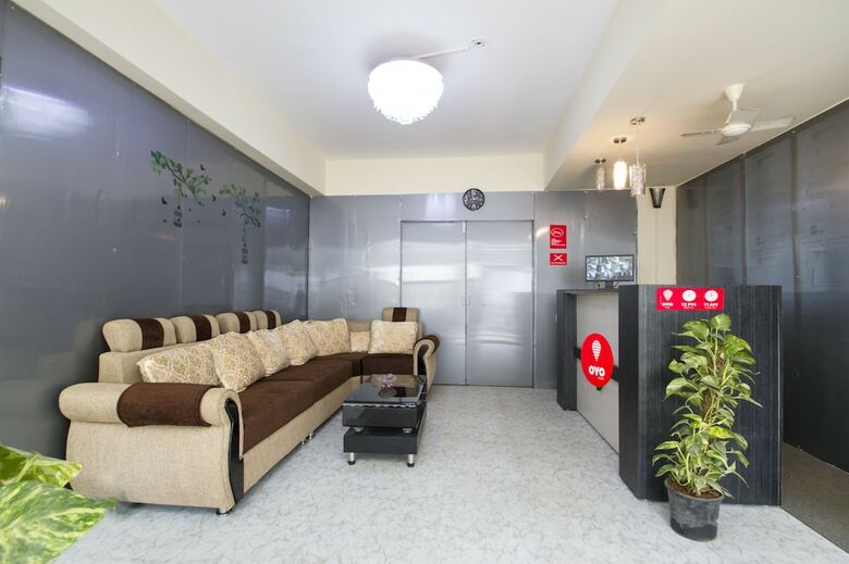 Hotel Oyo 6749 The Royal Nest