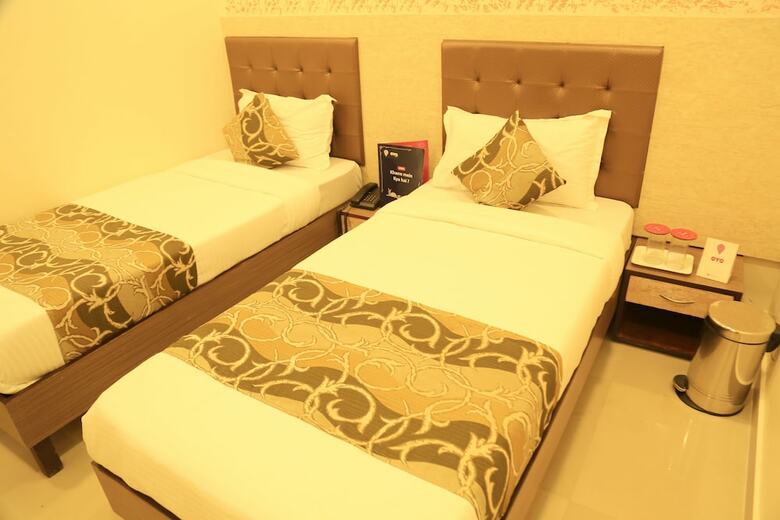 Oyo 8678 Hotel Golden Nest