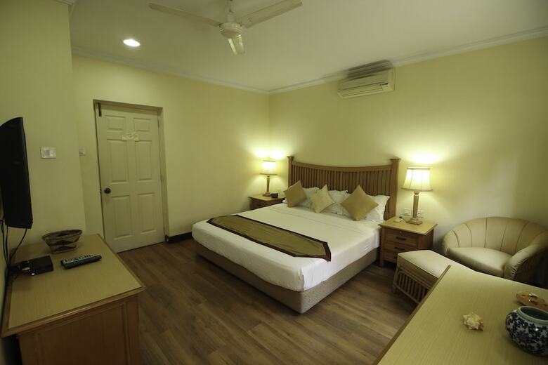 Oyo 10785 Home Bright 1 Bhk Sunset Beach