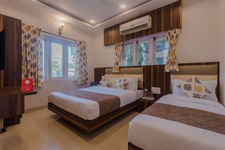 Oyo 10217 Hotel Golden Palms