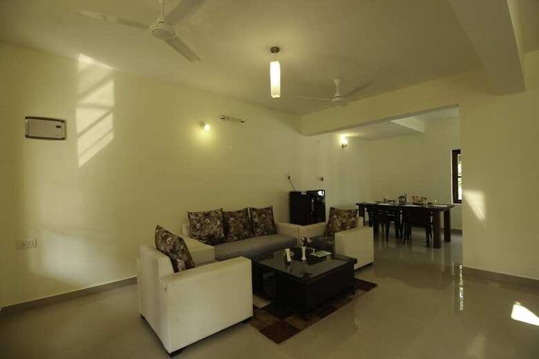 Apartamentos Oyo 9891 Home Poolside 2bhk Villa Thalassa
