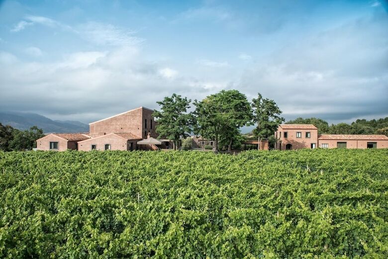 Agroturismo Cavanera Etnea Resort & Wine Experience