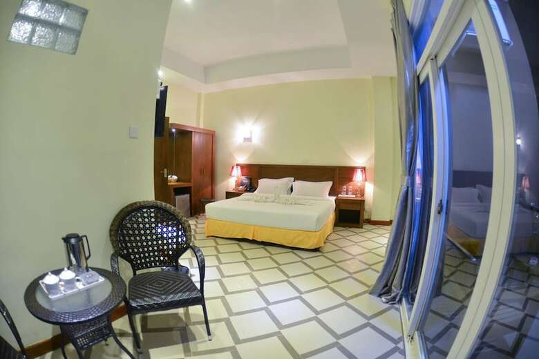 Ocean Blue Ngwe Saung Beach Hotel