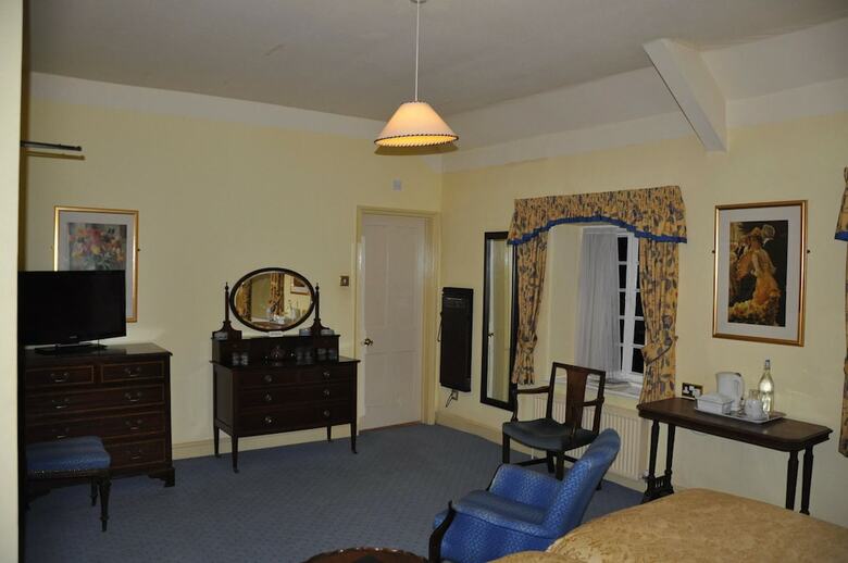 Bed & Breakfast The Greyhound Inn Taunton