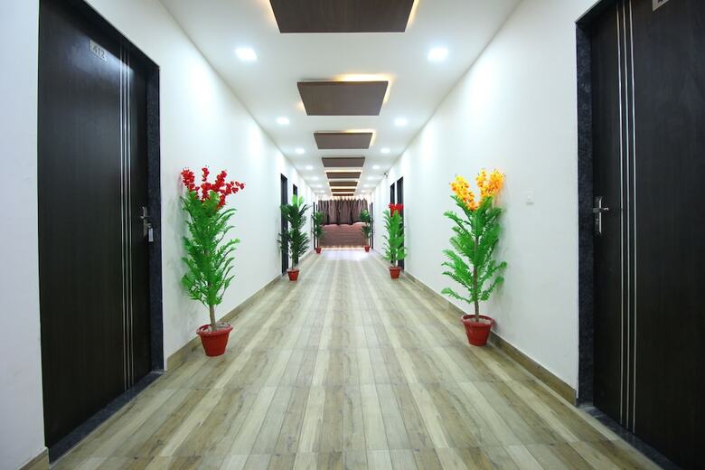Oyo 8864 Hotel Royal City