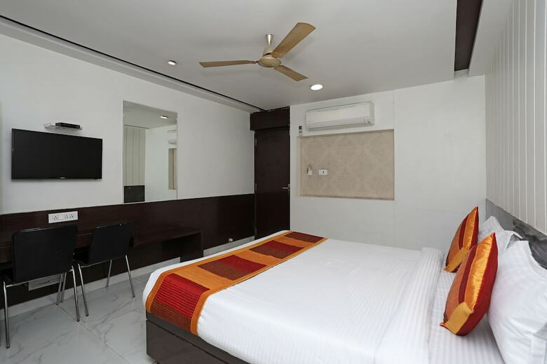 Oyo 10277 Hotel Delux Golden