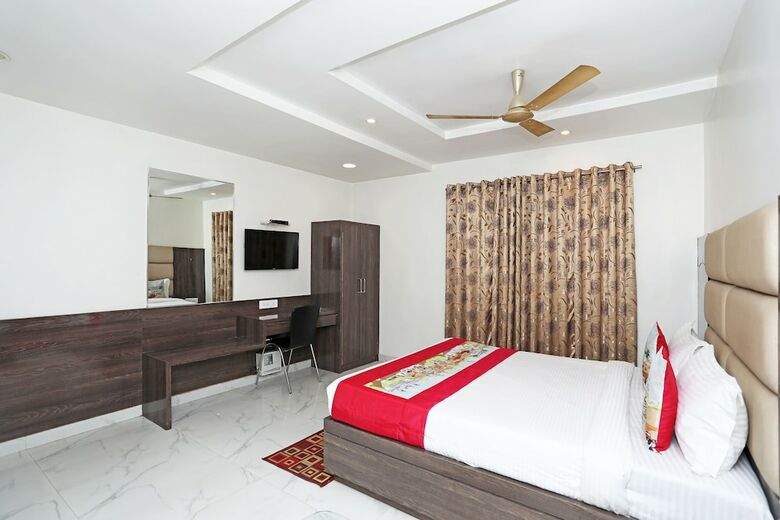 Oyo 10277 Hotel Delux Golden