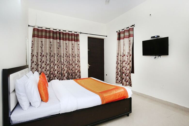 Oyo 10377 Hotel Tango