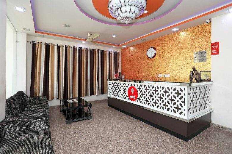 Hotel Oyo 3426 The Grand White Inn