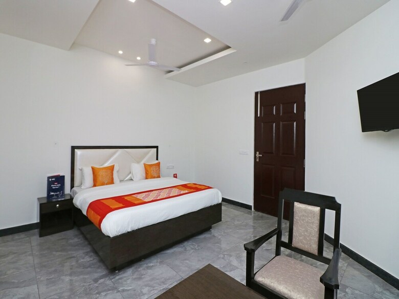 Hotel Oyo 9977 Jagat Residency