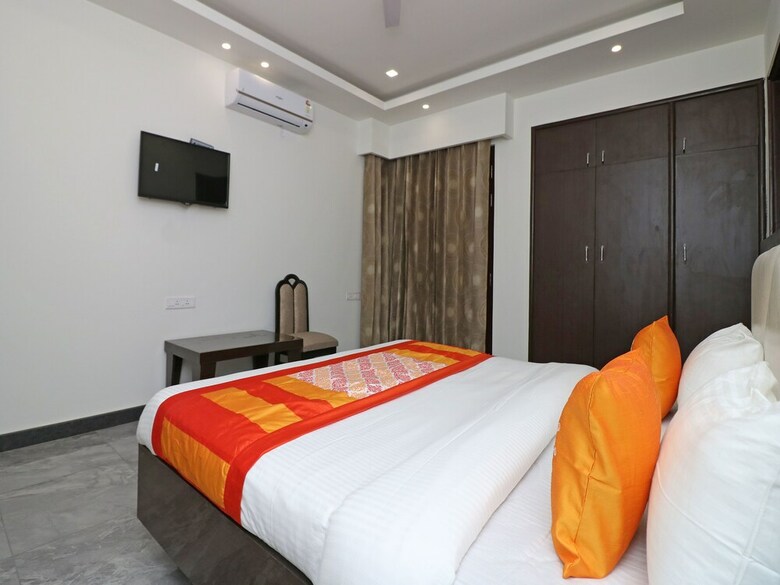 Hotel Oyo 9977 Jagat Residency