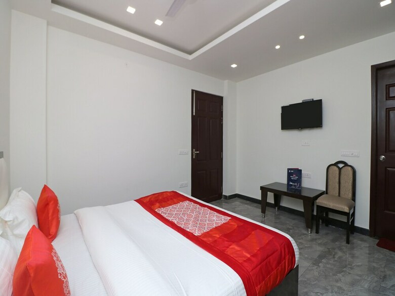 Hotel Oyo 9977 Jagat Residency