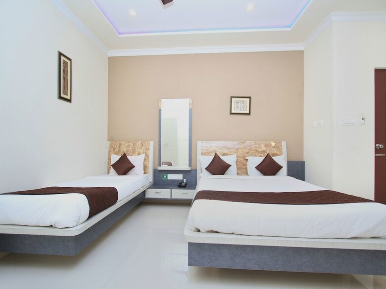Hotel Oyo 8446 Bouvana Residency