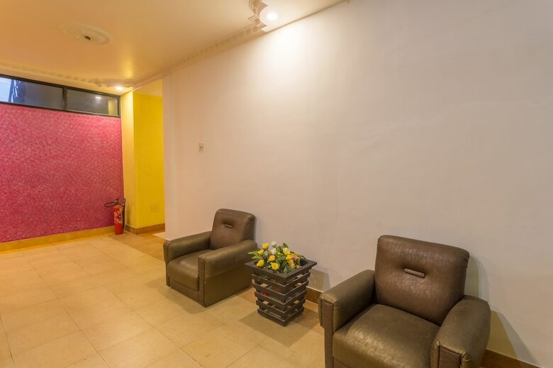 Oyo 5332 Hotel Parnil Palace 1